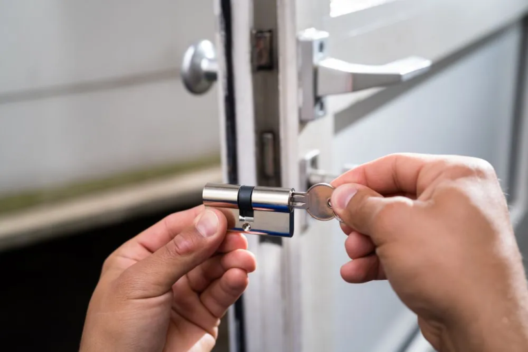 8 Reasons Locksmiths Must Offer Emergency Lock Services