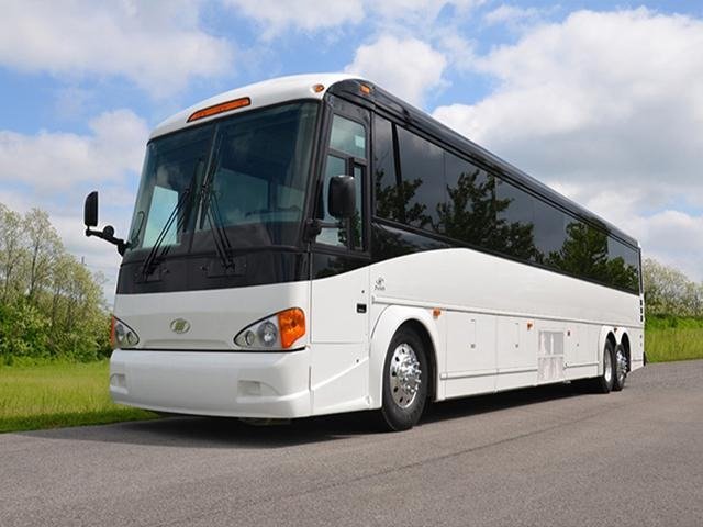 Charter Bus Rental in Chicago, Illinois for Convenient Group Transportation